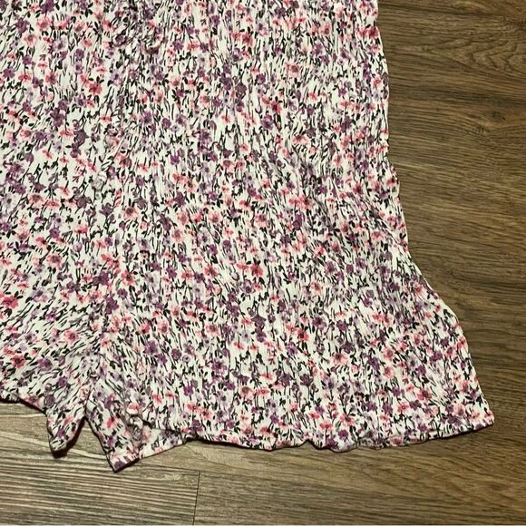 Francesca’s Mi Ami Floral Short Sleeve Short Romper Purple Pink White Size Large - Picture 8 of 14
